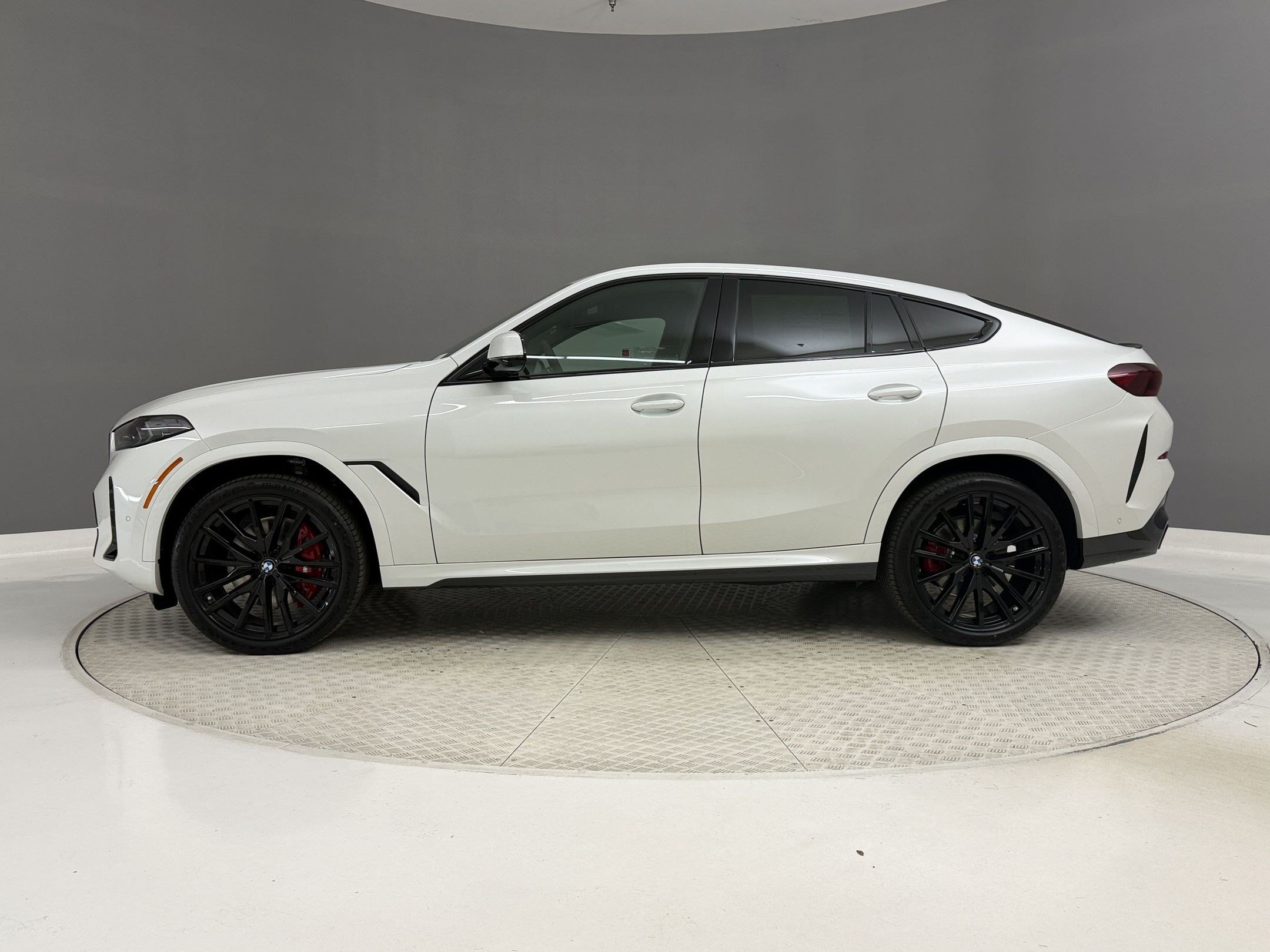 New 2027 BMW X6 xDrive40i w/ Premium Package AWD/4WD image 2