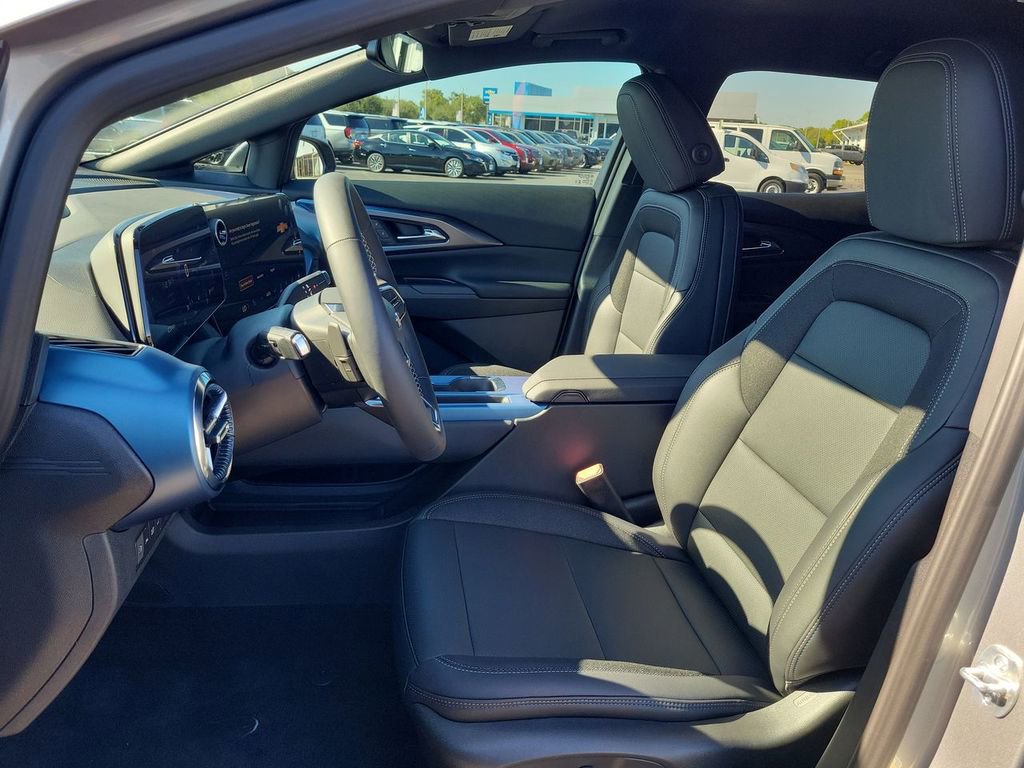 New 2026 Chevrolet Equinox EV LT FWD image 18