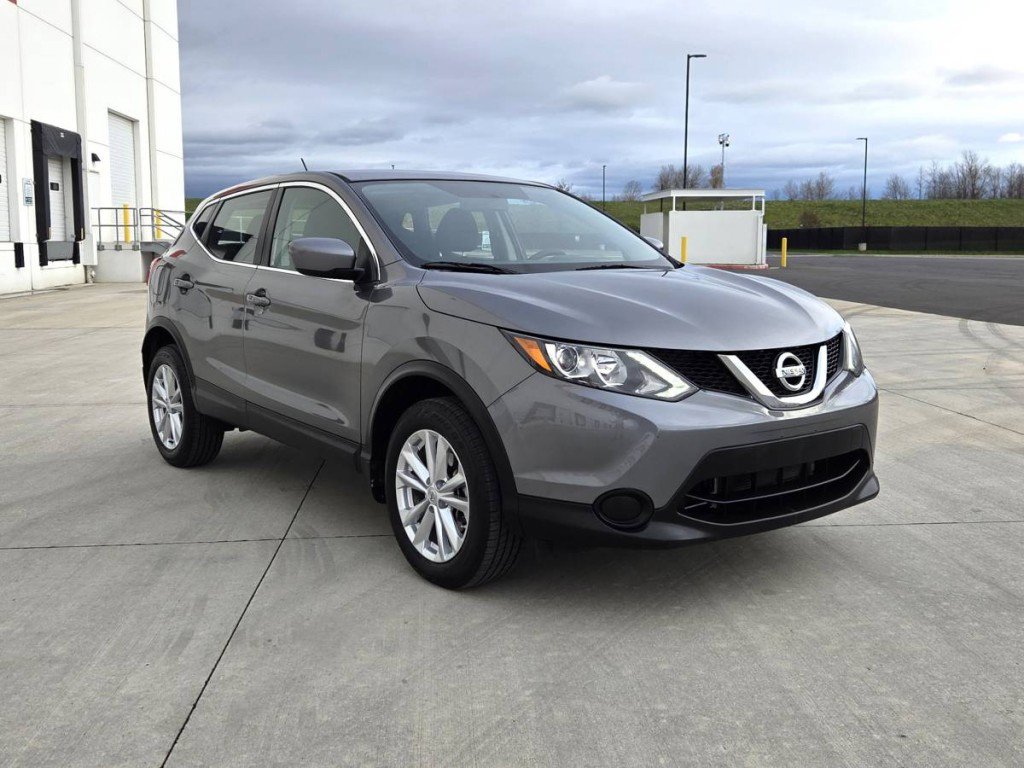 Used 2017 Nissan Rogue Sport S w/ S Appearance Package image 3