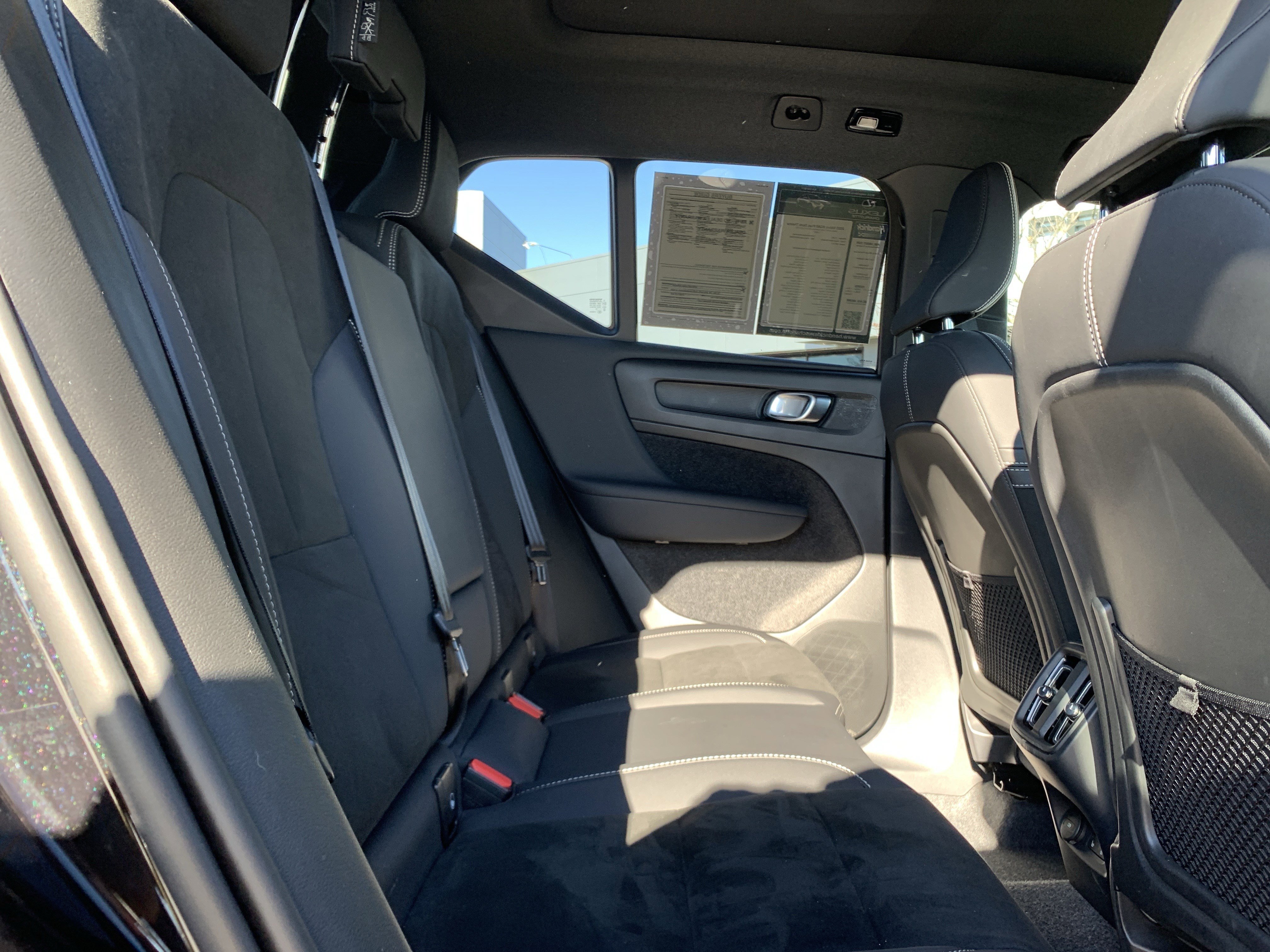 Used 2025 Volvo XC40 B5 Plus image 33