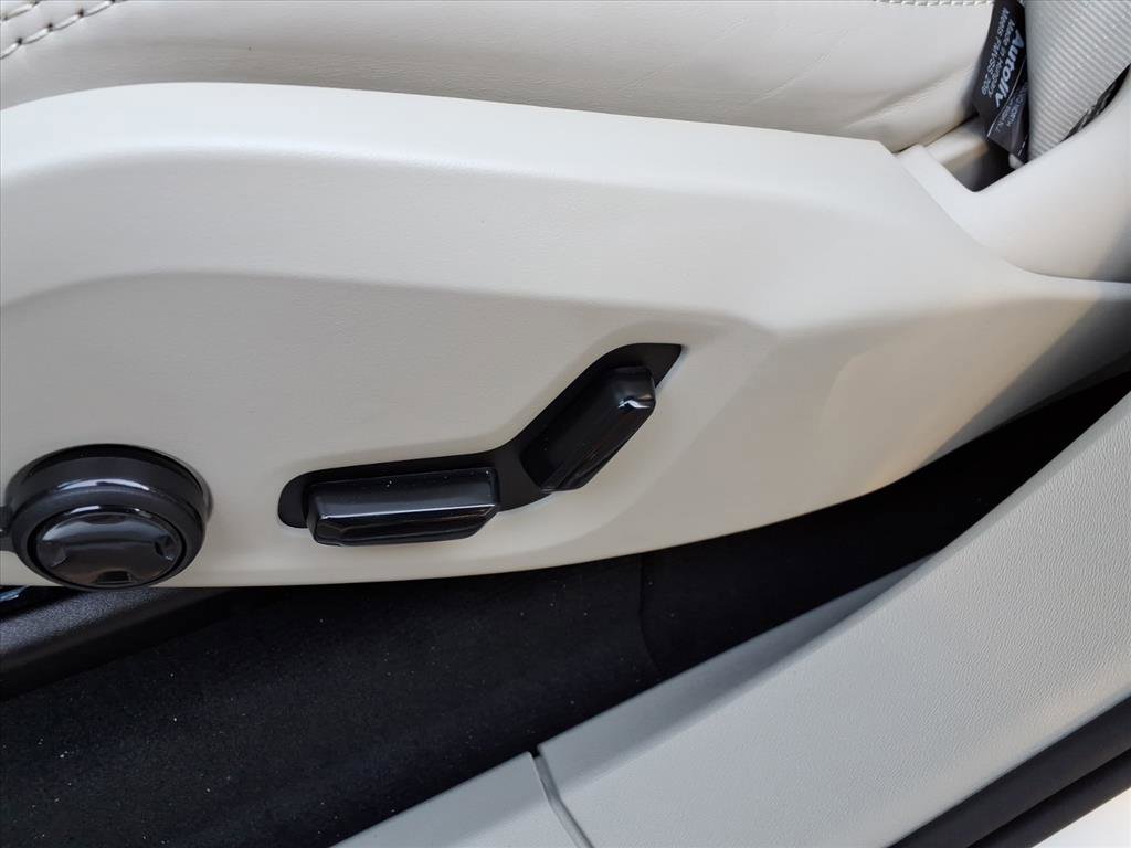 New 2026 Volvo XC90 B6 Ultra image 14