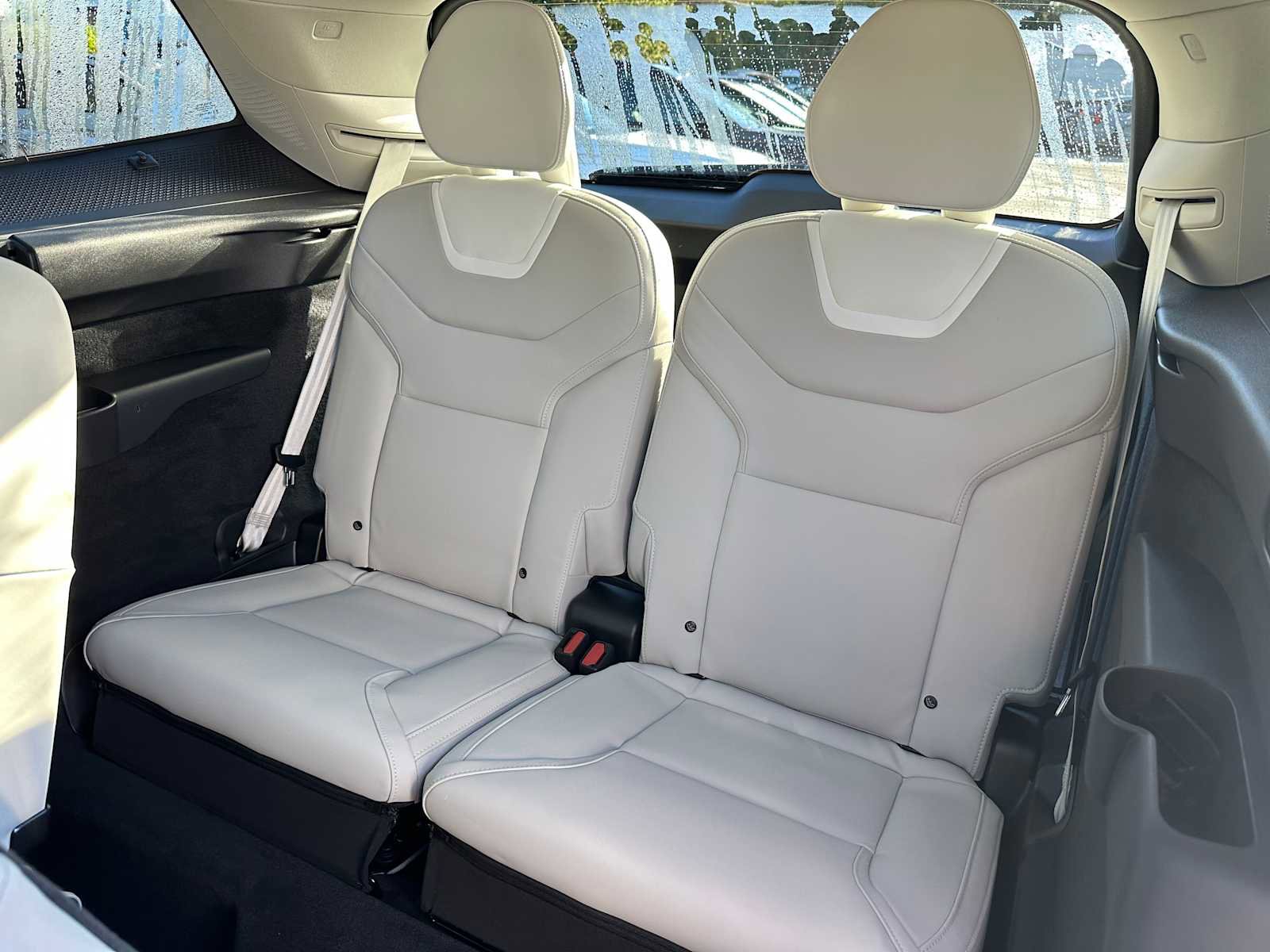 New 2025 Volvo EX90 Plus w/ Protection Package Premier image 17