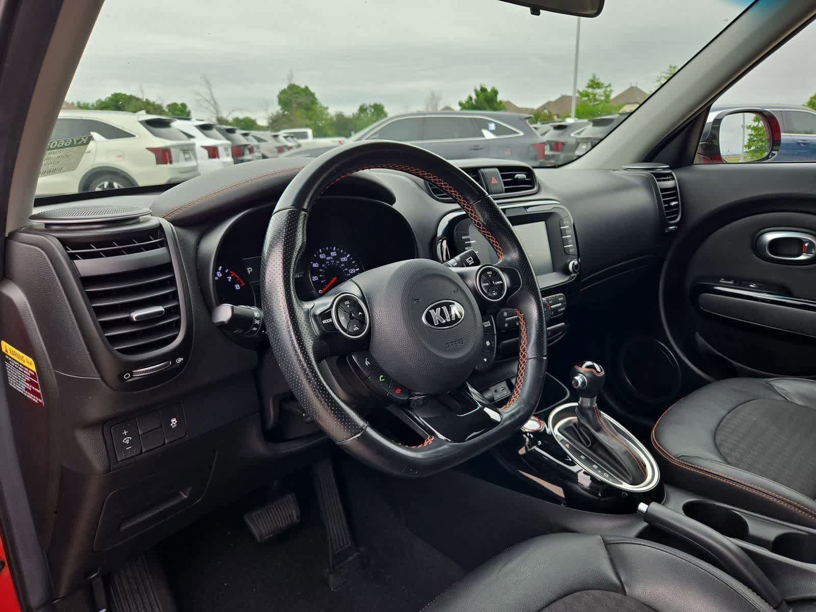 Used 2019 Kia Soul ! FWD image 2