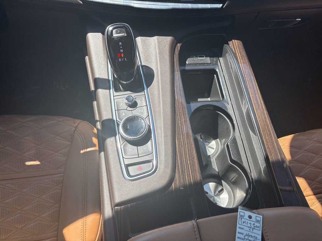 Used 2021 Cadillac Escalade Premium Luxury w/ Performance Package RWD image 18