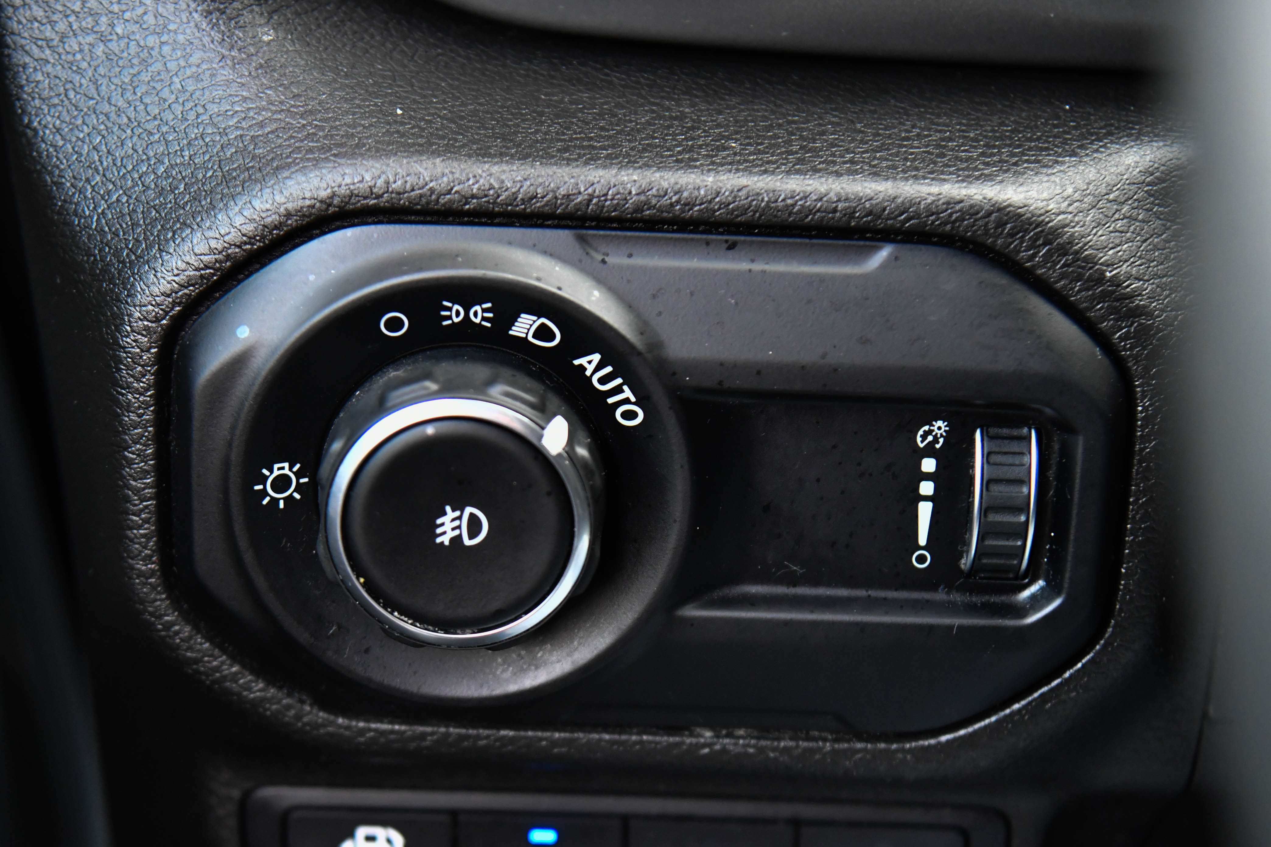 Used 2023 Jeep Wrangler Unlimited AWD/4WD image 31