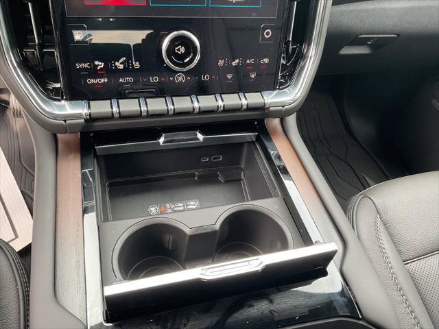 New 2026 GMC Yukon XL Denali w/ Sun & Power Step Package AWD/4WD image 13