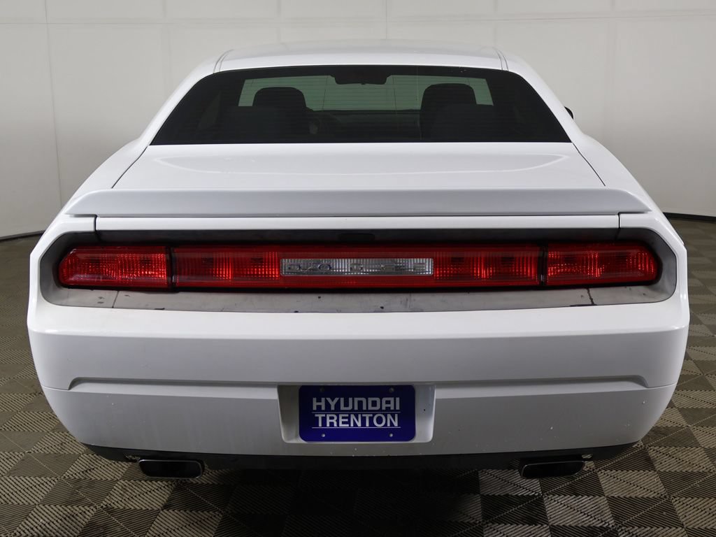 Used 2012 Dodge Challenger SXT RWD image 7