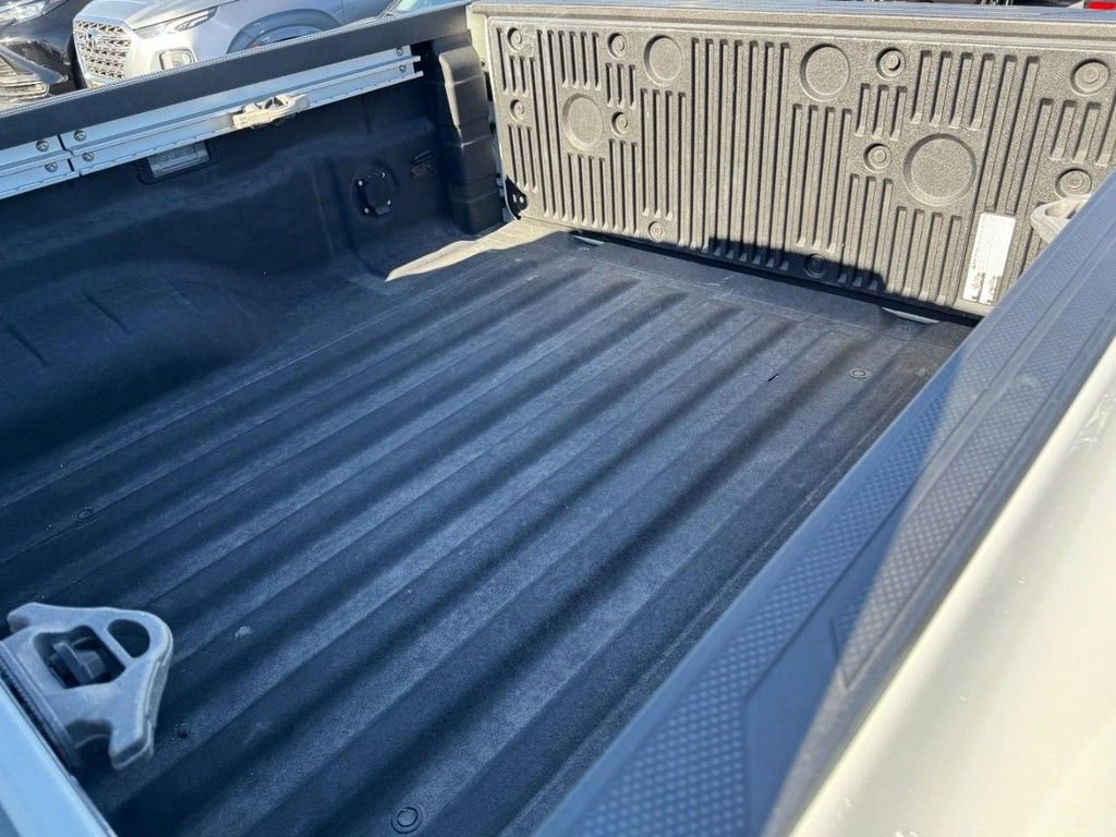 Used 2022 Nissan Frontier SV image 7