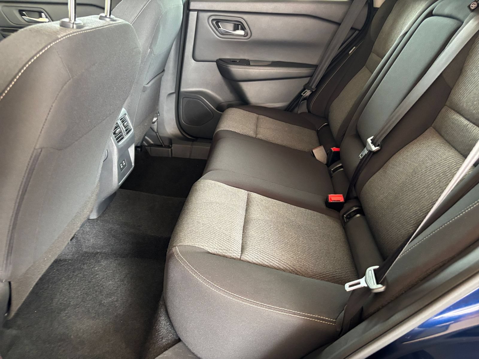 Used 2026 Nissan Rogue SV AWD/4WD image 27