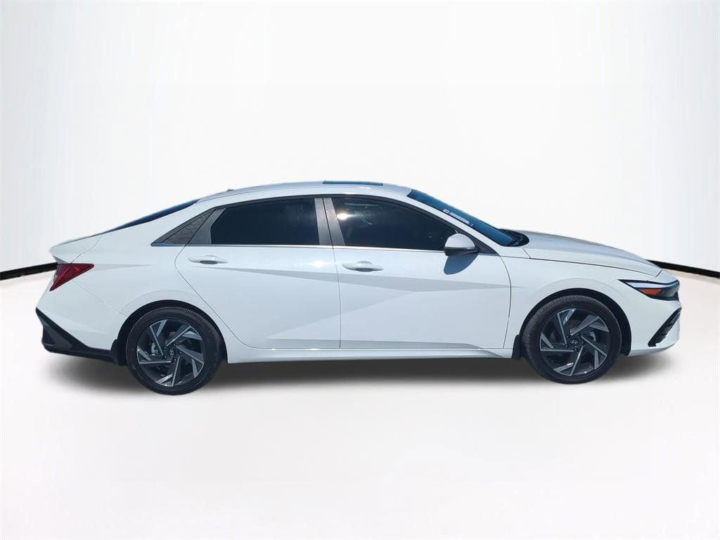 New 2026 Hyundai Elantra Limited image 4