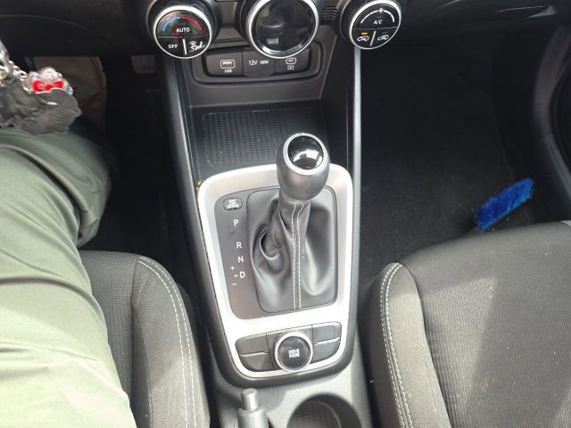 Used 2023 Hyundai Venue SEL image 13