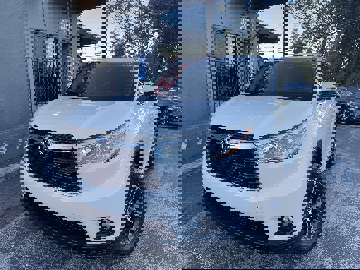 Used 2016 Toyota Highlander XLE image 1
