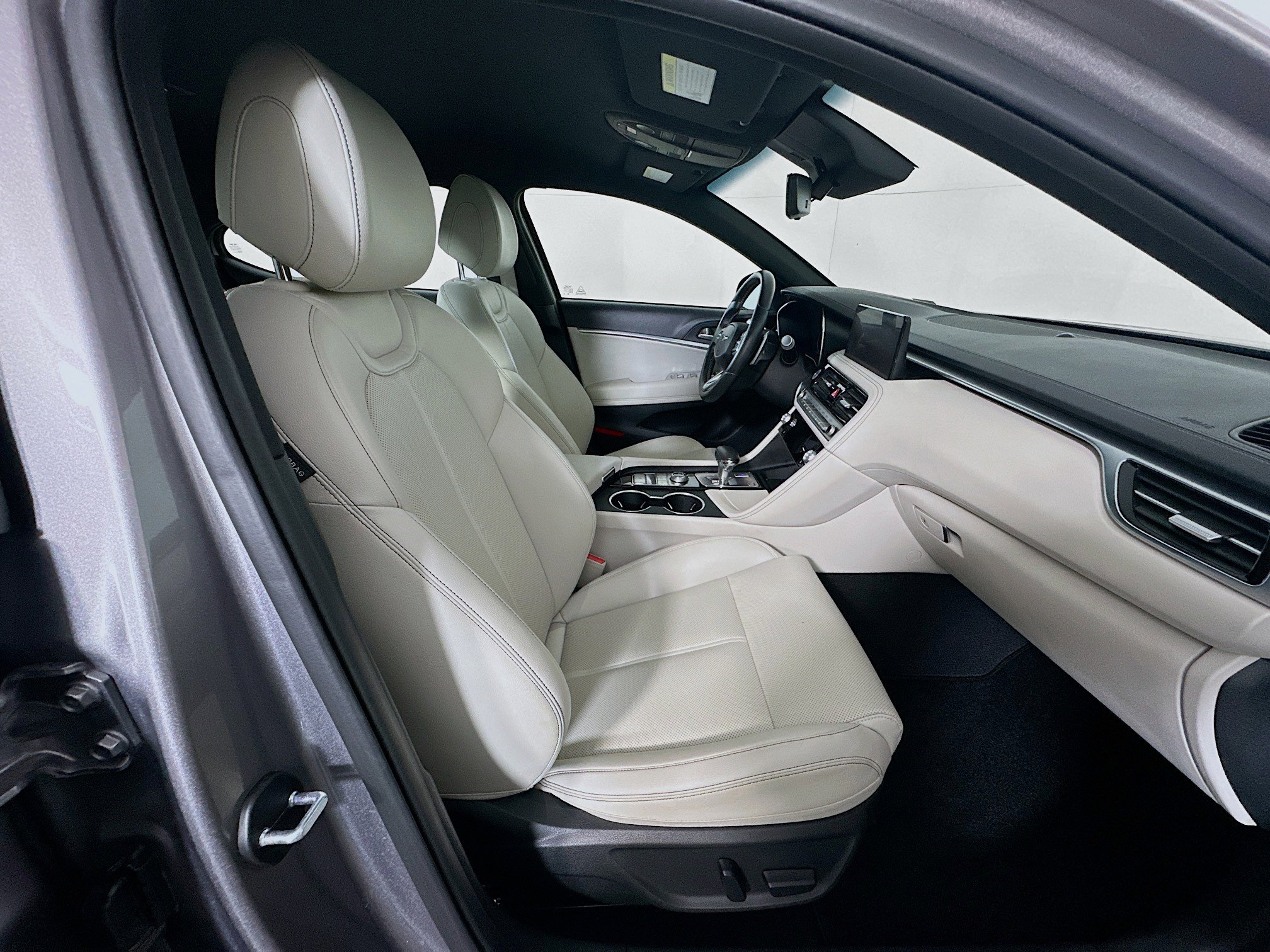 Used 2025 Genesis G70 2.5T image 32