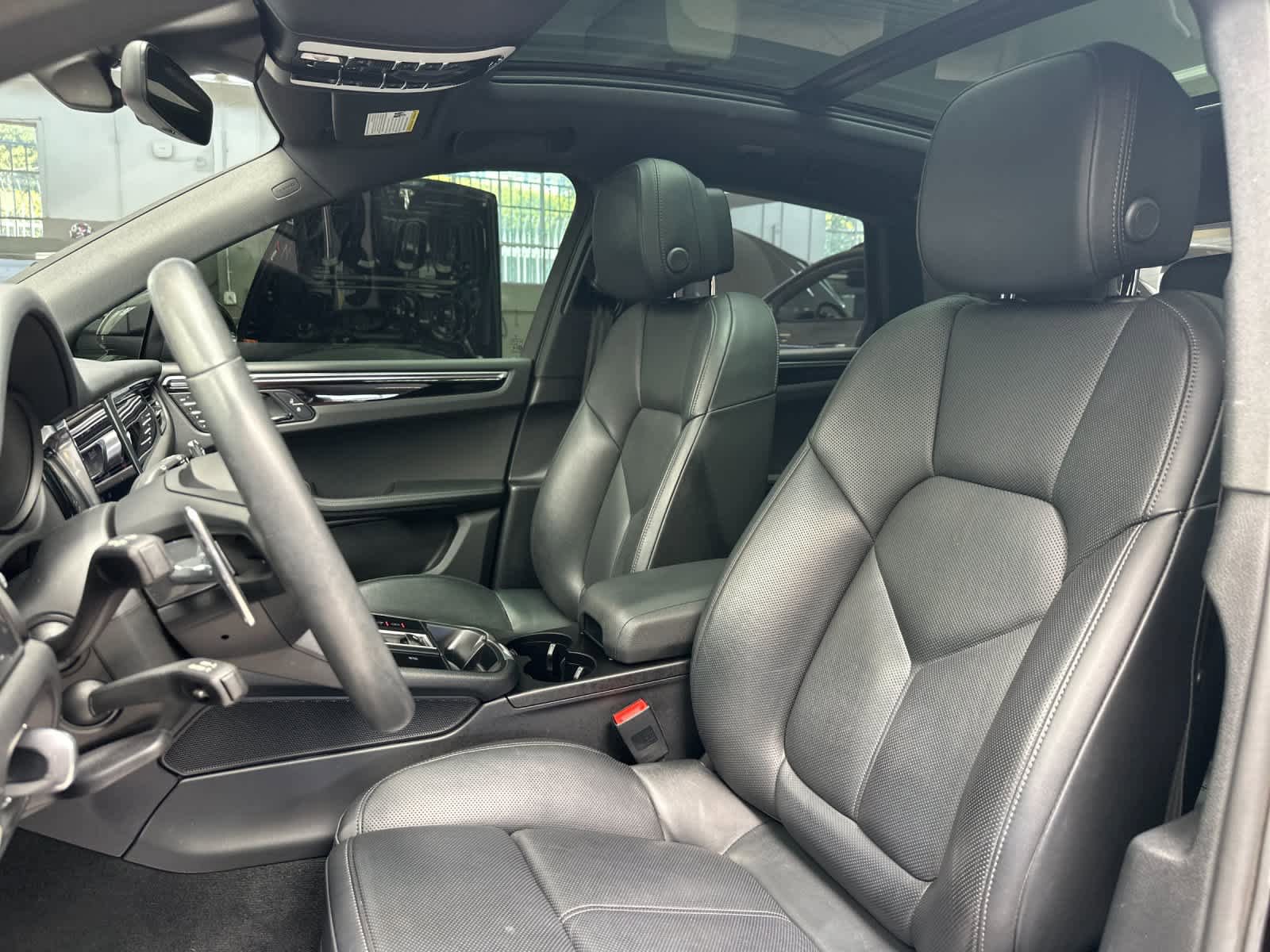 Certified 2024 Porsche Macan S AWD/4WD image 5