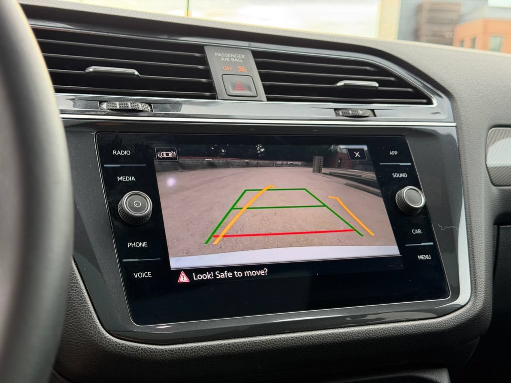 Certified 2023 Volkswagen Tiguan SE R-Line AWD/4WD image 17