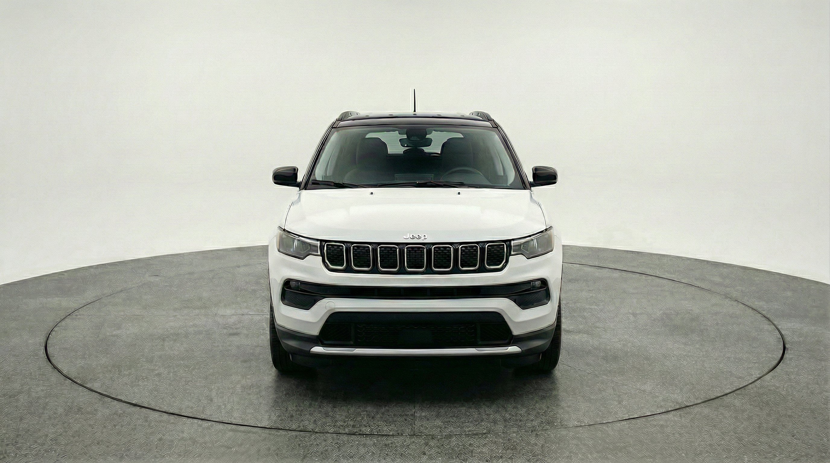 Used 2025 Jeep Compass Limited AWD/4WD image 2