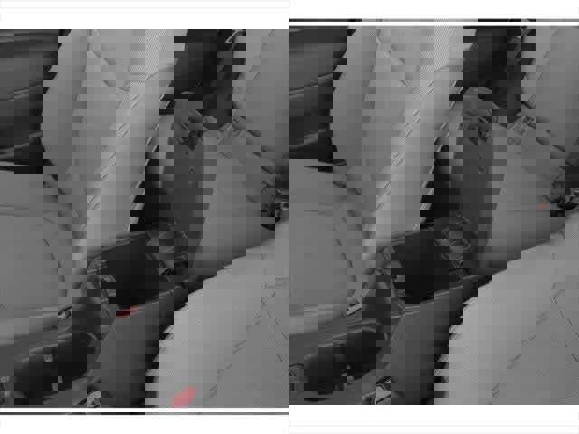 Used 2025 Toyota Corolla Cross LE image 9