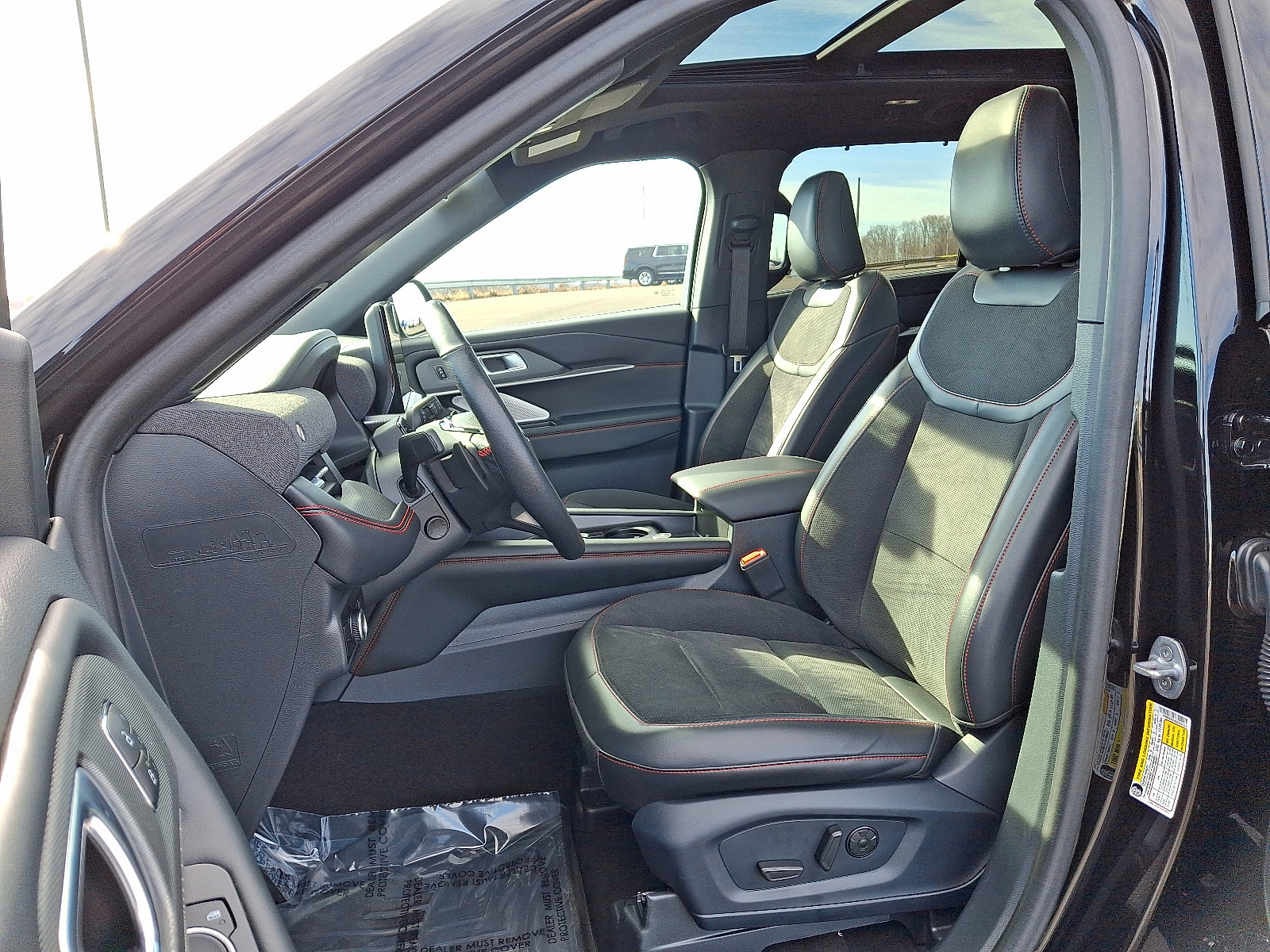 Used 2025 Ford Explorer ST image 13