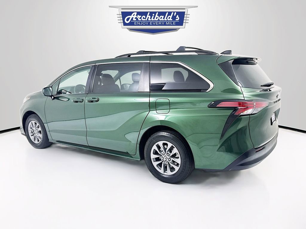 Used 2022 Toyota Sienna LE image 4