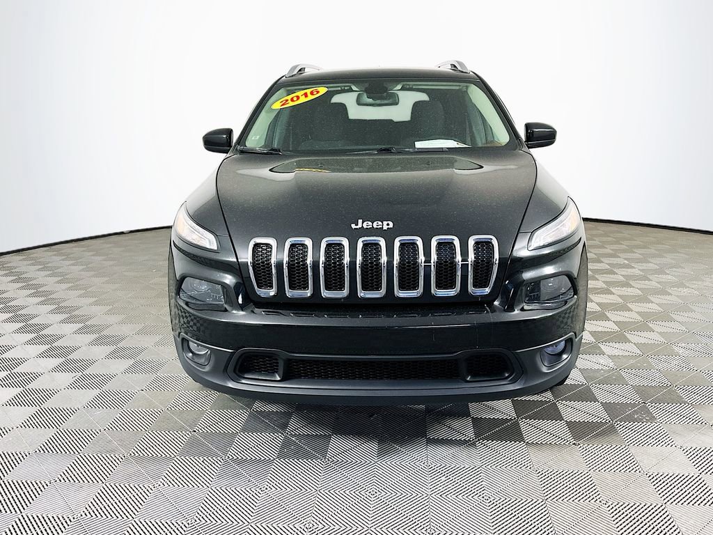 Used 2016 Jeep Cherokee Latitude w/ Cold Weather Group image 4