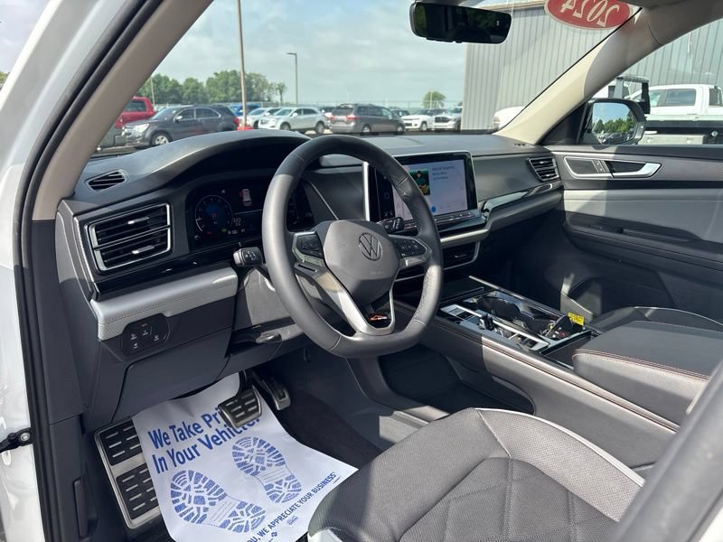 Used 2024 Volkswagen Atlas Peak Edition SEL AWD/4WD image 24