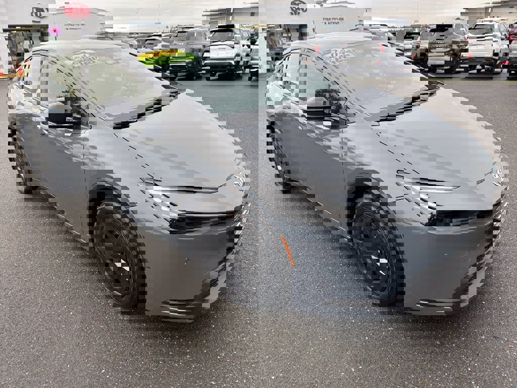 Used 2024 Toyota Prius LE image 8