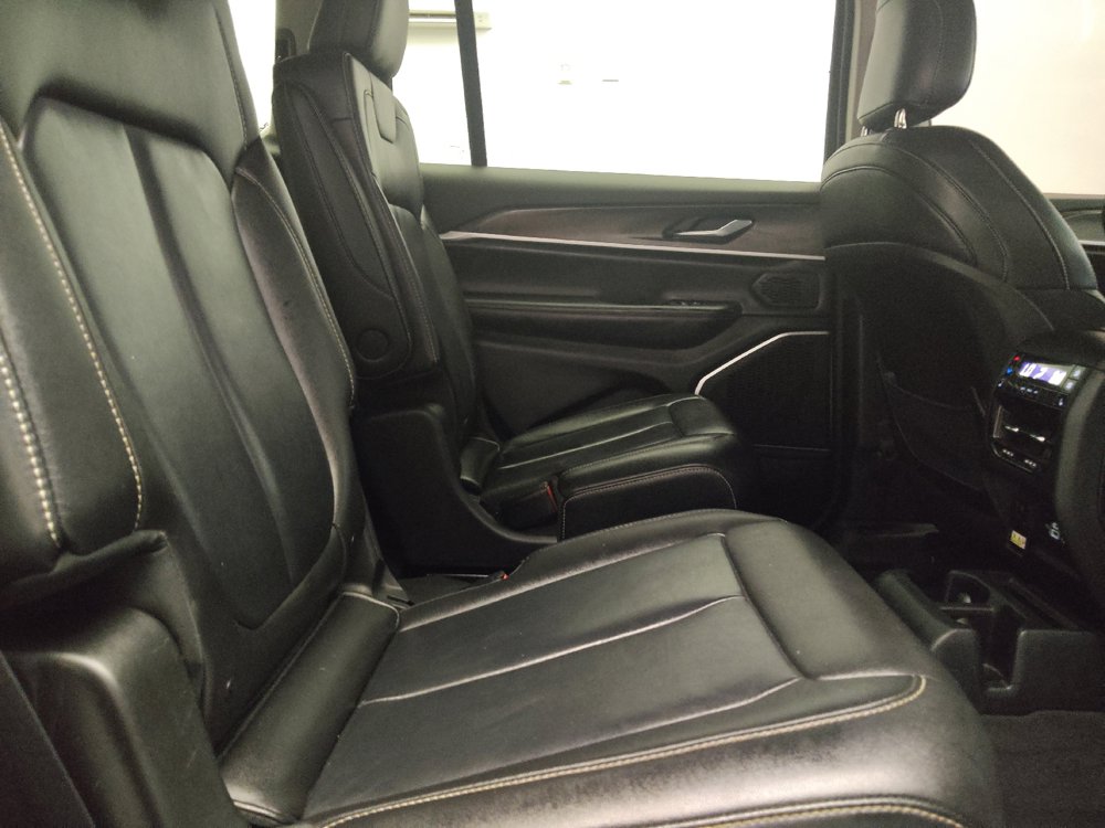 Used 2023 Jeep Grand Cherokee L Limited w/ Black Appearance Package AWD/4WD image 19