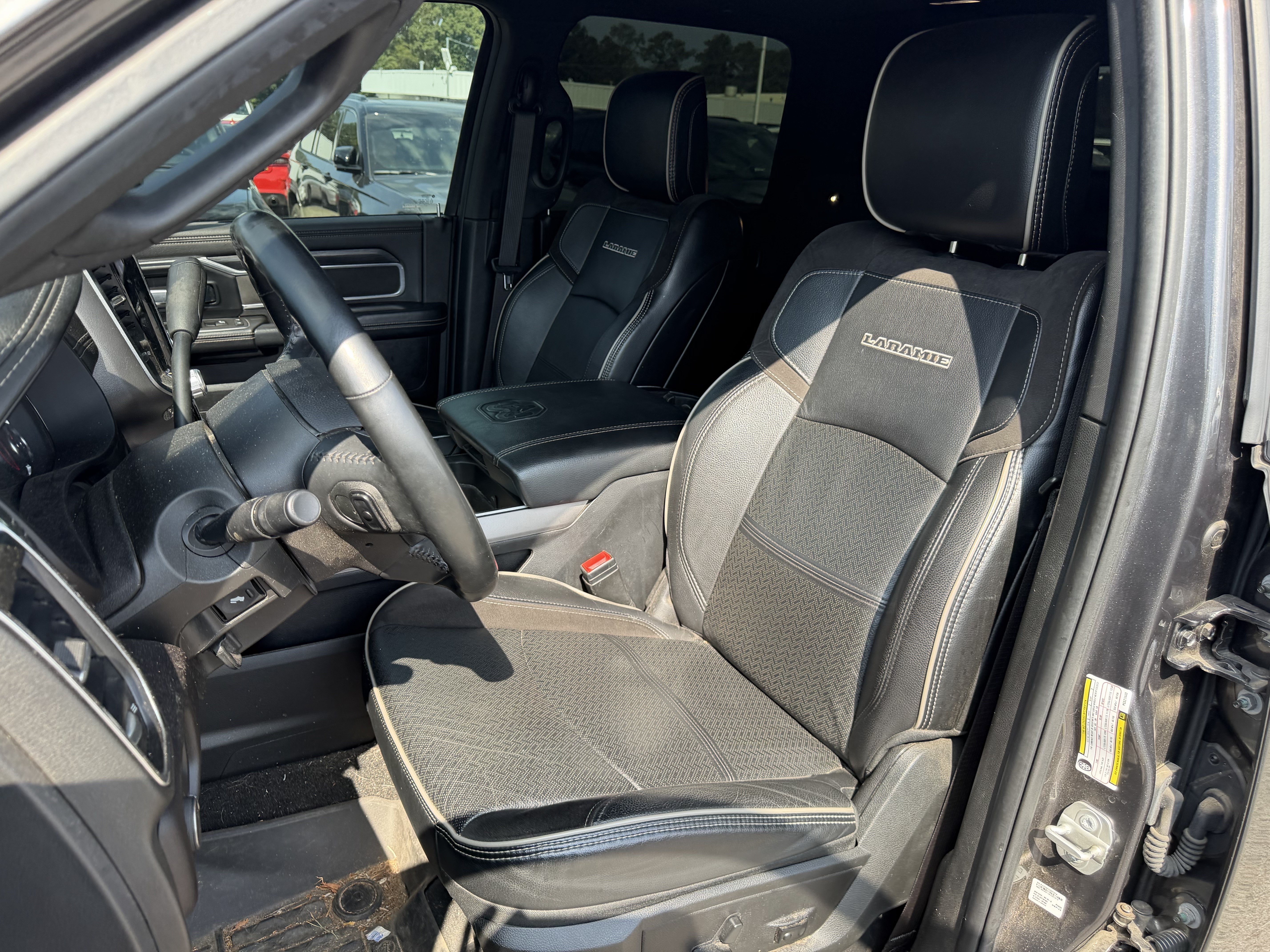 Used 2023 RAM 3500 Laramie AWD/4WD image 12