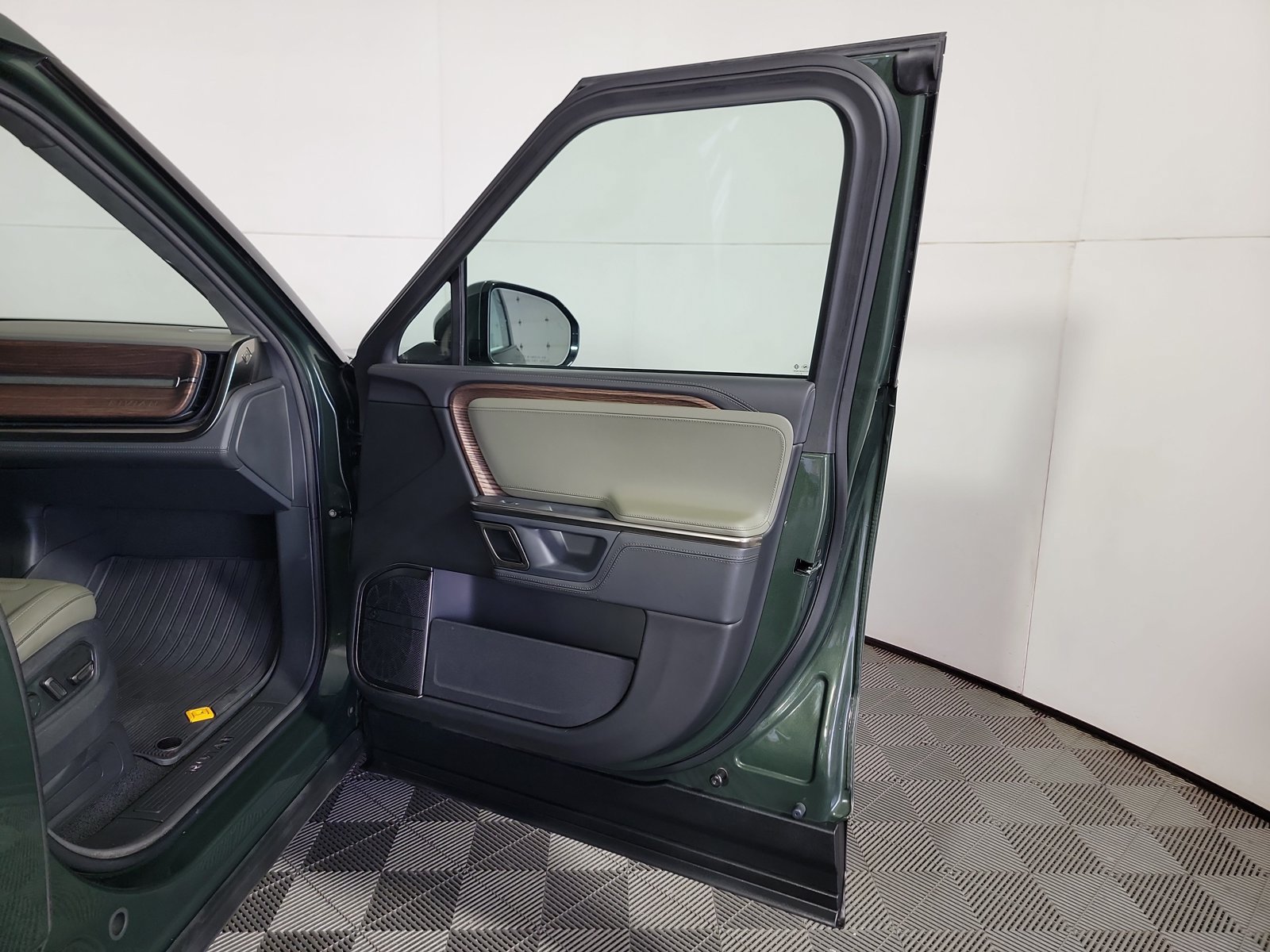 Used 2023 Rivian R1T Adventure Dual AWD/4WD image 18