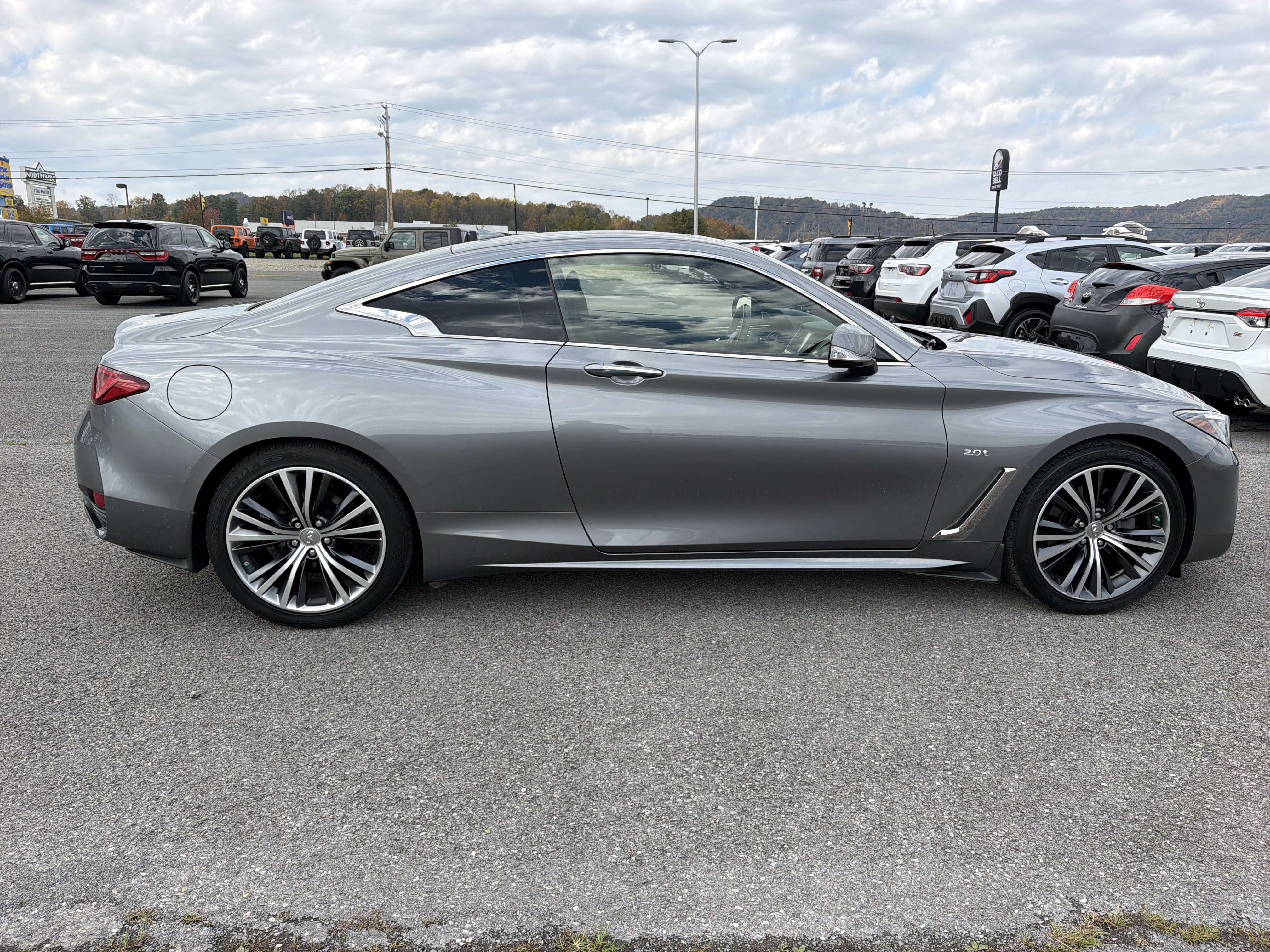 Used 2017 INFINITI Q60 2.0t w/ Premium Plus Package 2.0T AWD/4WD image 3
