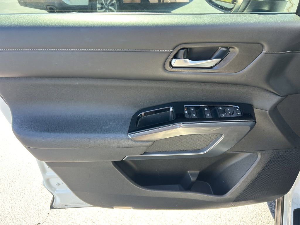Used 2022 Nissan Pathfinder SL w/ Cargo Package image 3