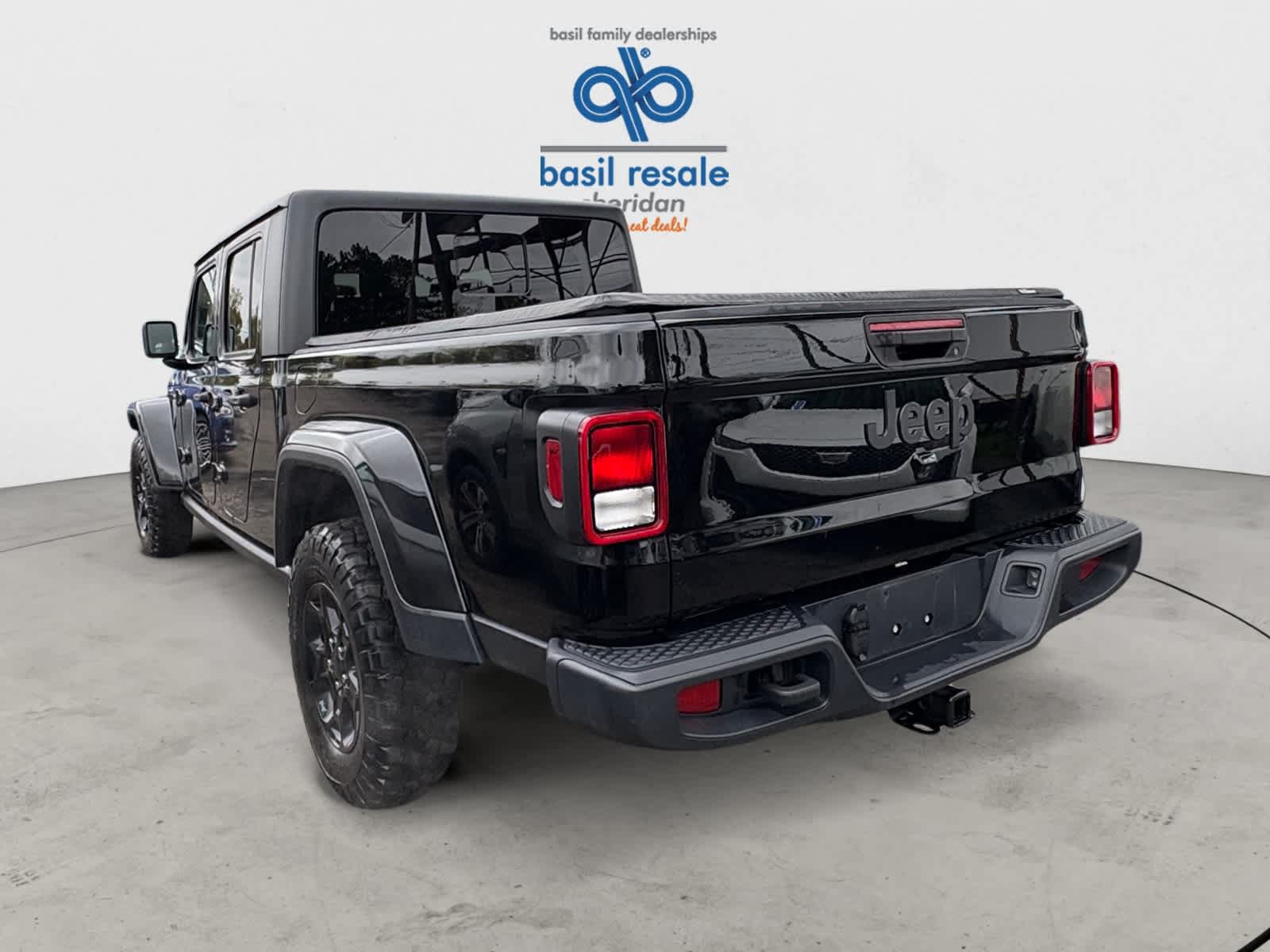 Used 2023 Jeep Gladiator Sport AWD/4WD image 3