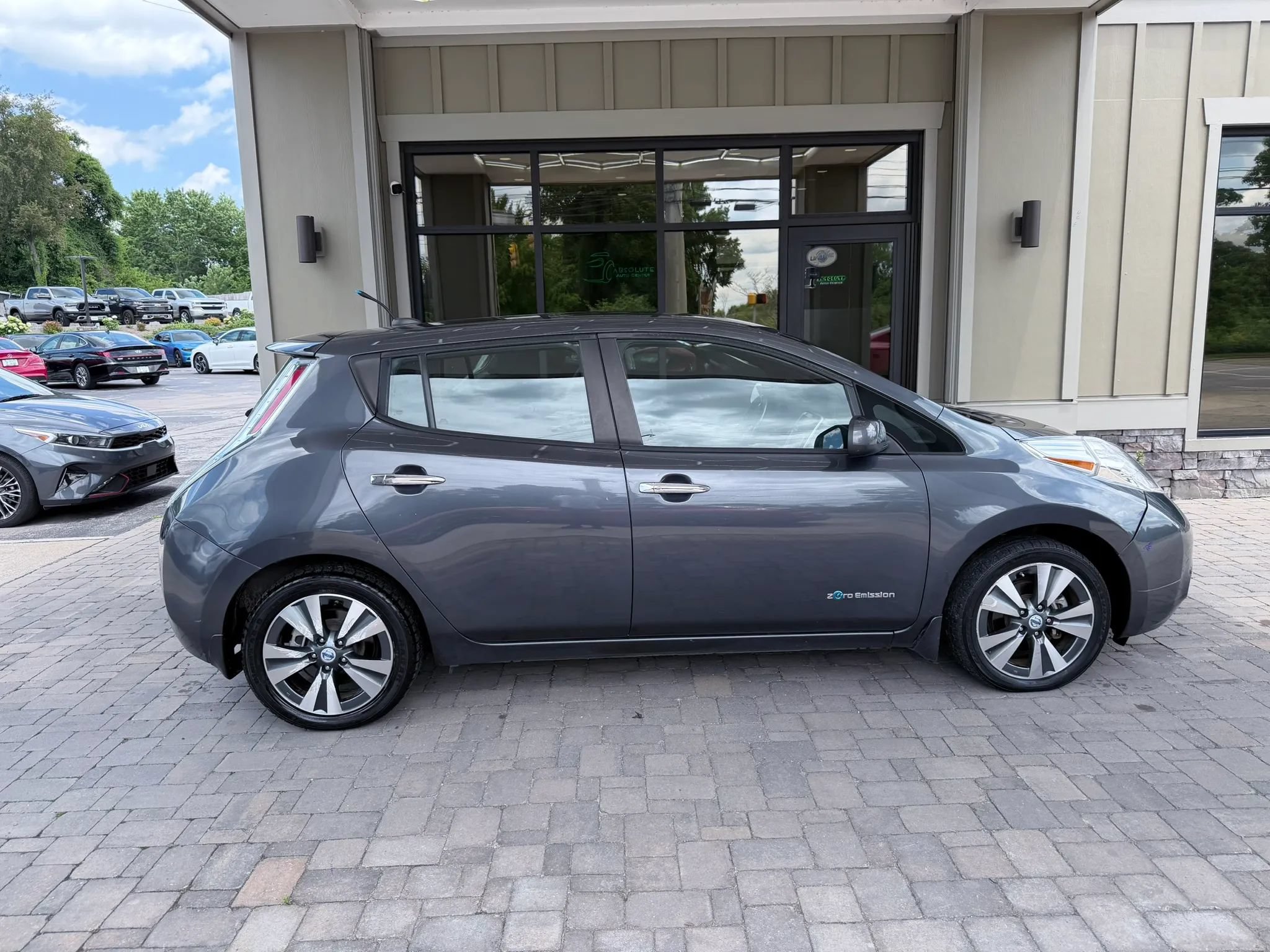 Used 2013 Nissan Leaf SL FWD image 3