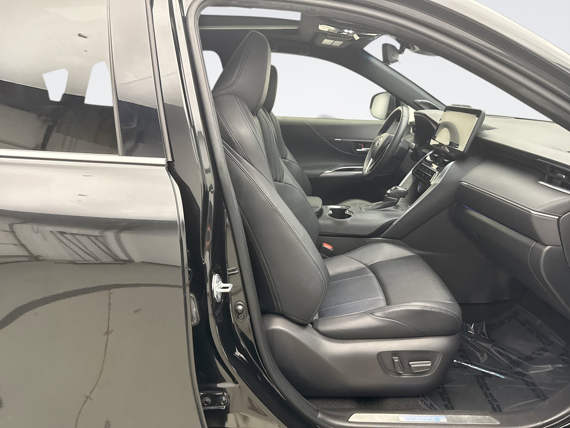 Used 2021 Toyota Venza Limited w/ Advanced Technology Package AWD/4WD image 19