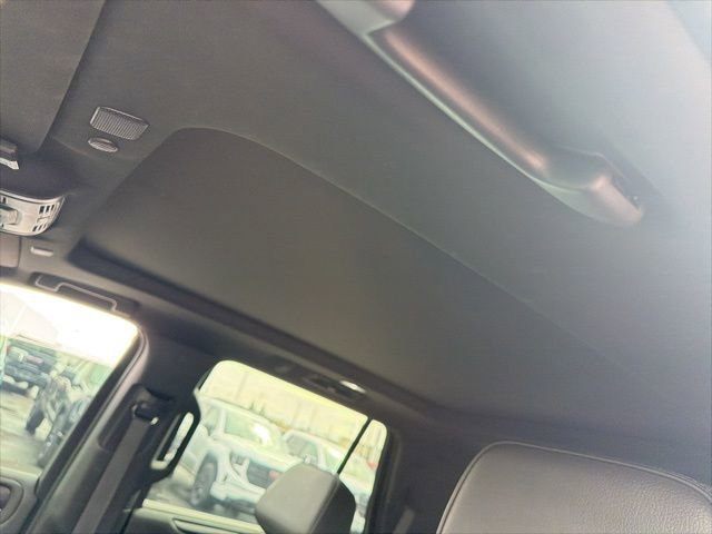 Used 2022 GMC Yukon Denali w/ Advanced Technology Package AWD/4WD image 9