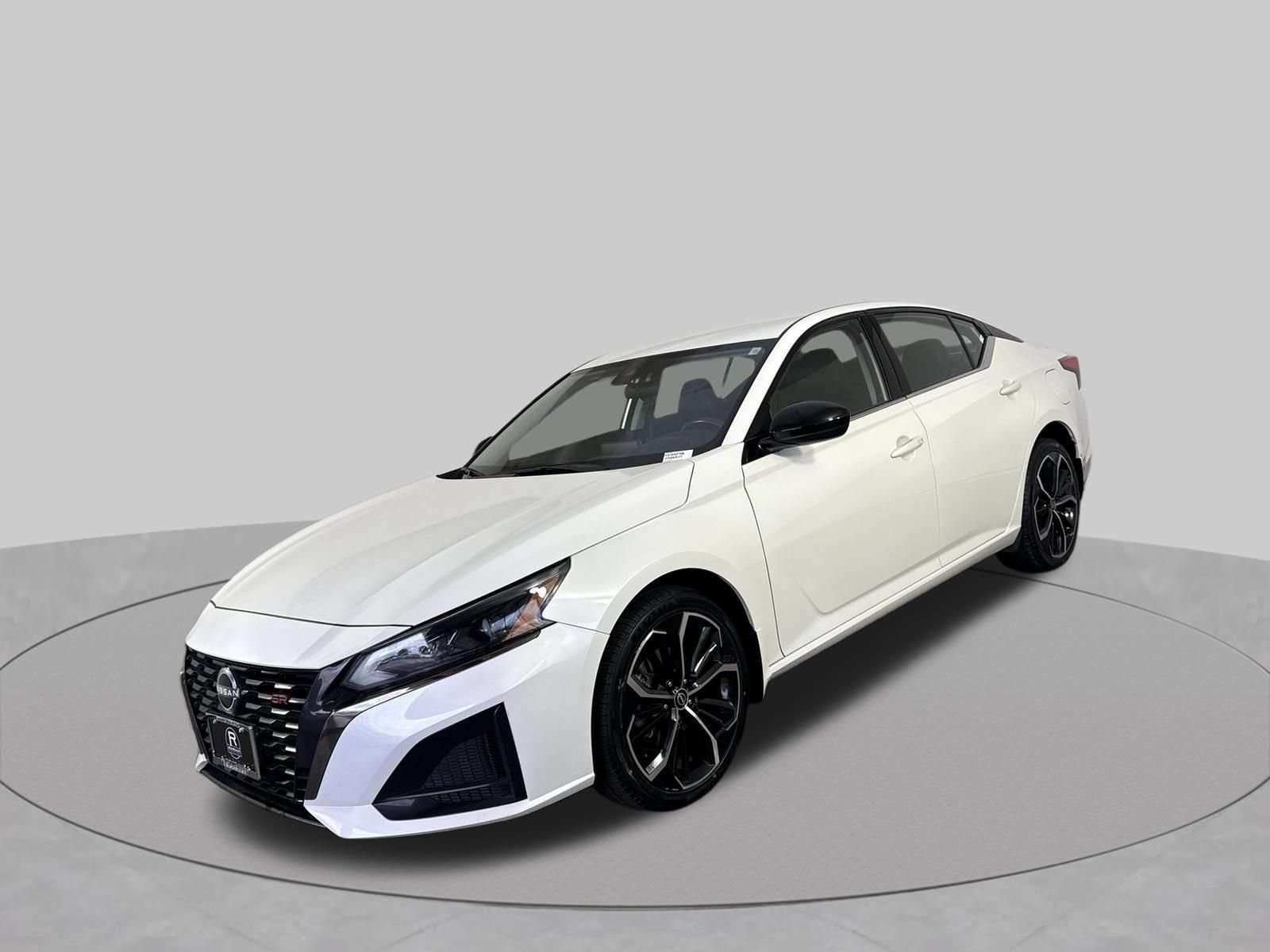 Used 2023 Nissan Altima 2.5 SR AWD/4WD image 2