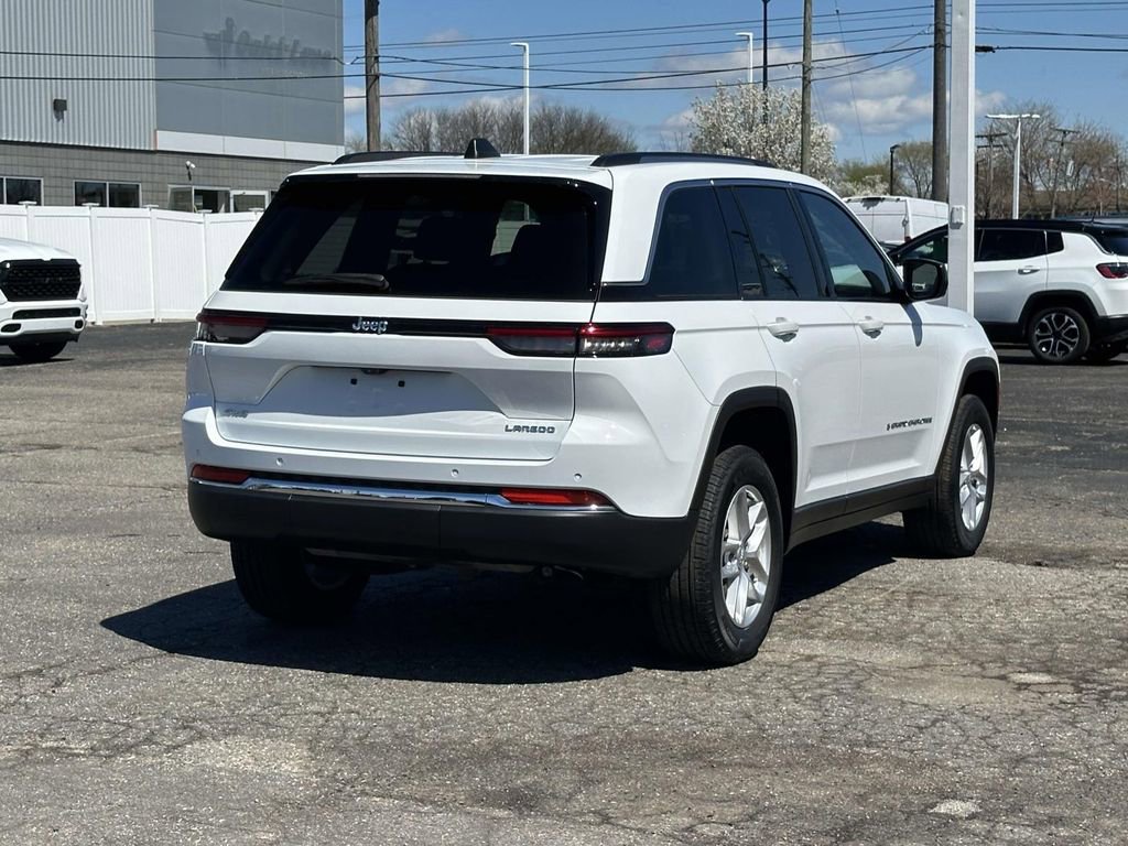 Used 2023 Jeep Grand Cherokee Laredo w/ Luxury Tech Group I image 4
