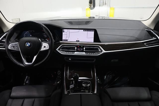 Used 2021 BMW X7 xDrive40i w/ Cold Weather Package image 32