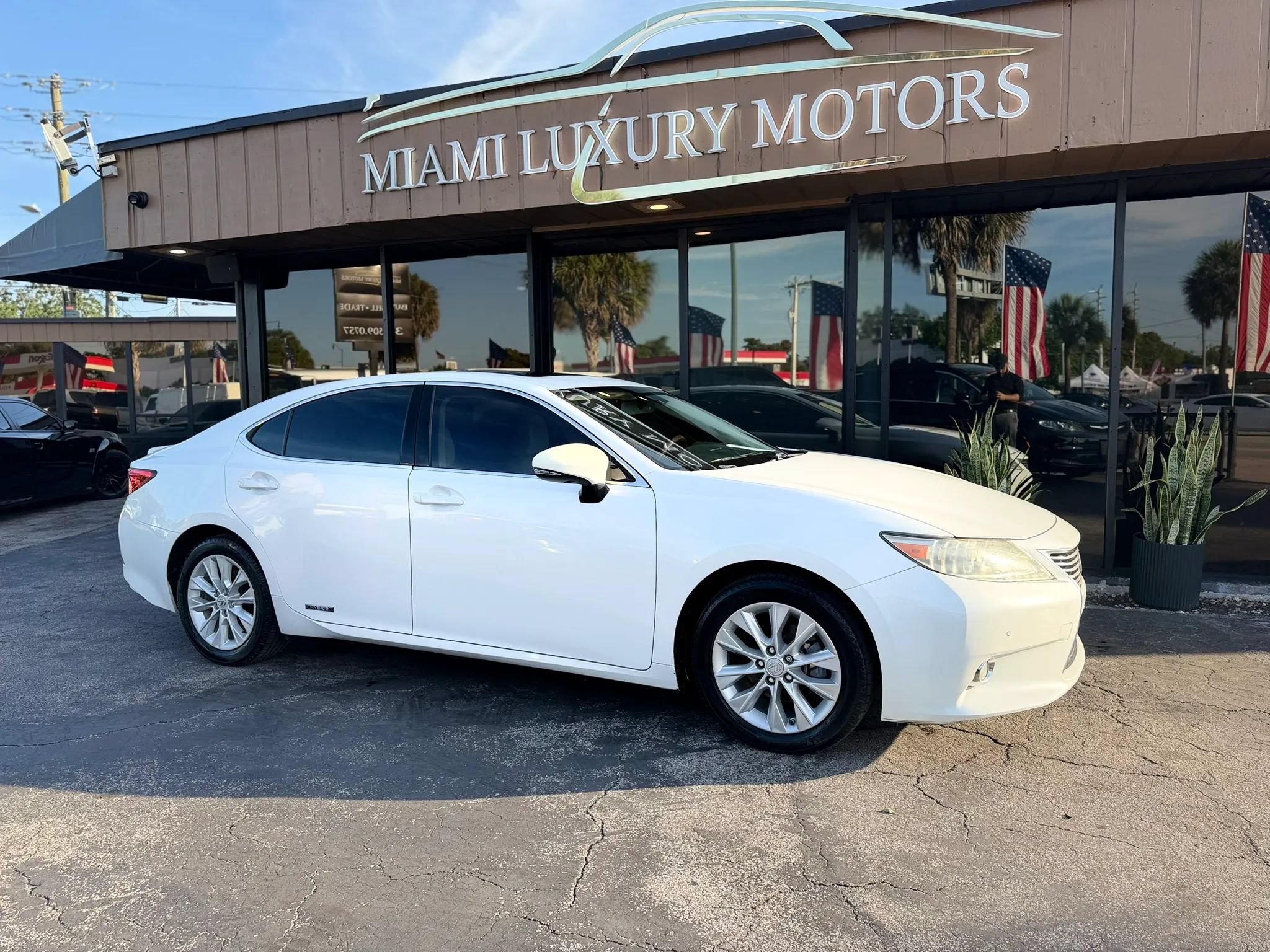 Used 2013 Lexus ES 300h w/ Luxury Pkg
