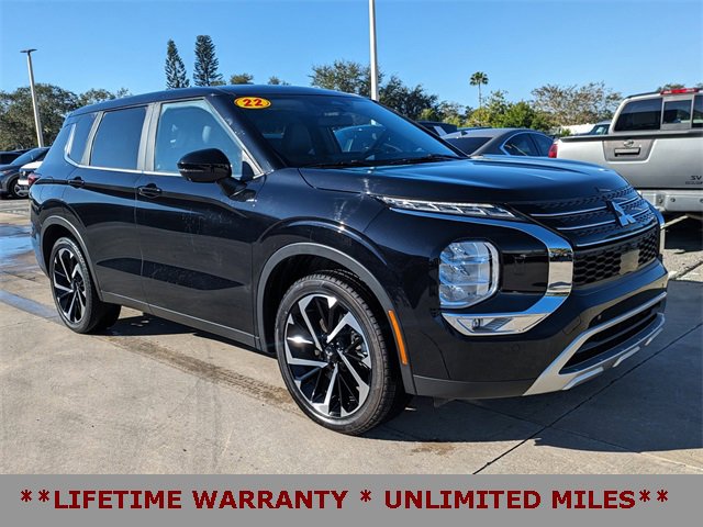 Used 2022 Mitsubishi Outlander SE image 2