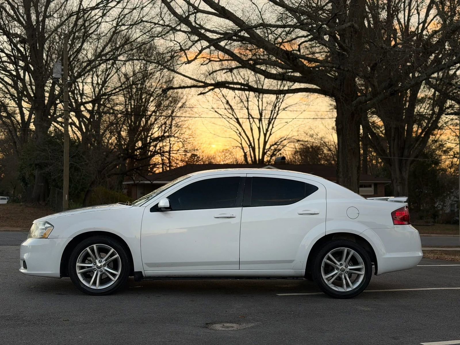 Used 2012 Dodge Avenger SXT w/ Rallye Appearance Group FWD image 3