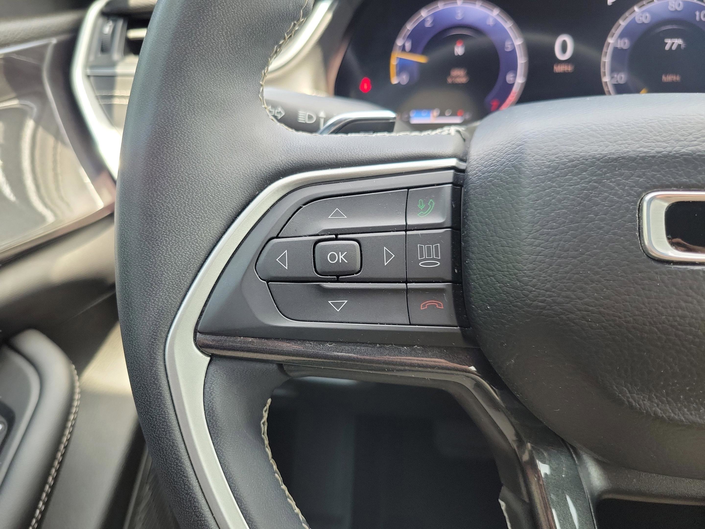 Used 2023 Jeep Grand Cherokee L Laredo AWD/4WD image 21