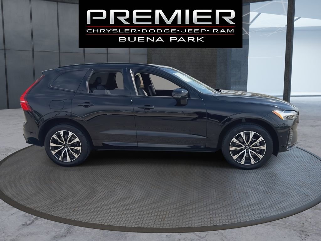 Used 2025 Volvo XC60 B5 Plus image 9