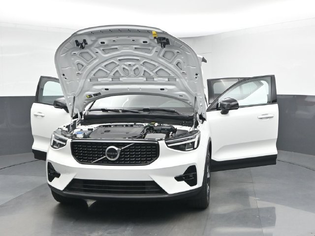 Used 2024 Volvo XC40 B5 Plus AWD/4WD image 50