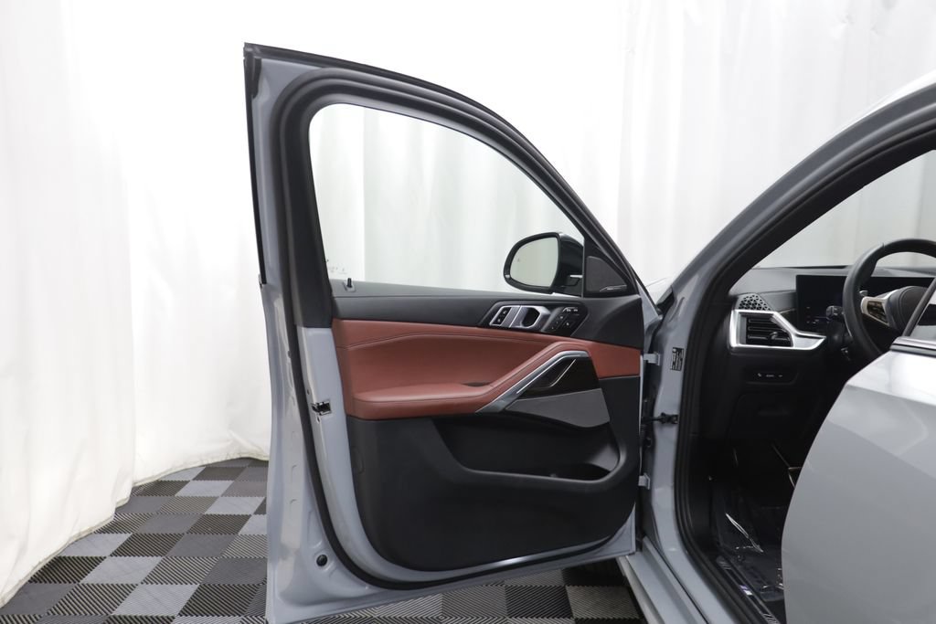 Used 2026 BMW X6 xDrive40i AWD/4WD image 4