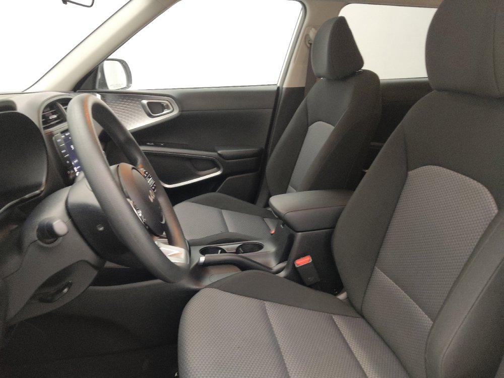 Used 2025 Kia Soul LX FWD image 17