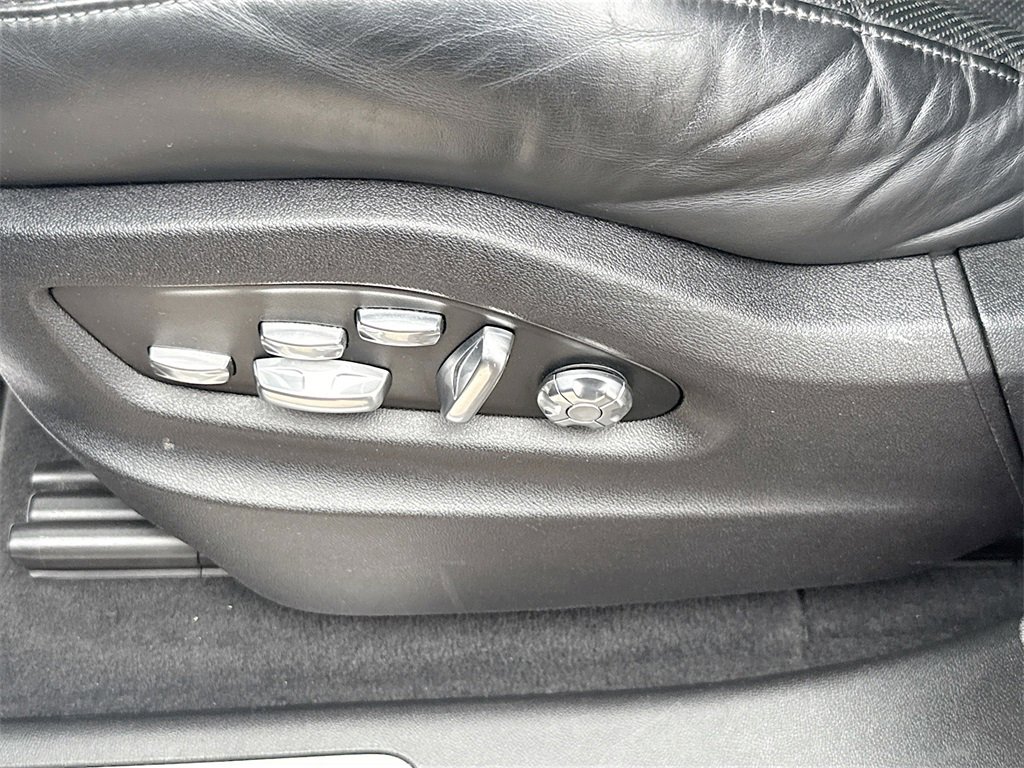 Used 2019 Porsche Cayenne Turbo w/ Premium Plus Package image 21