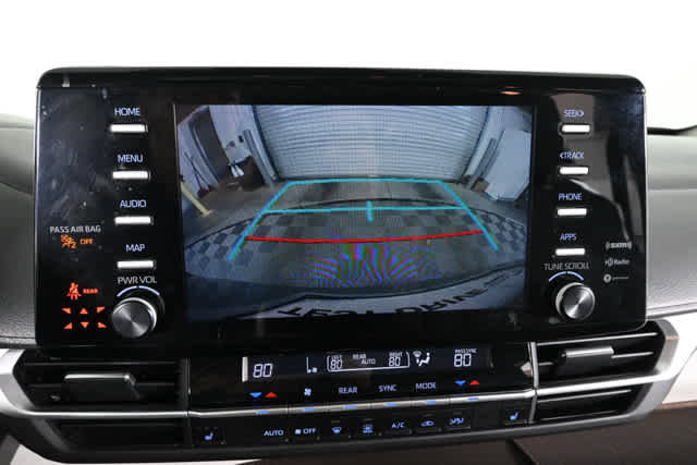 Used 2024 Toyota Sienna XLE image 5