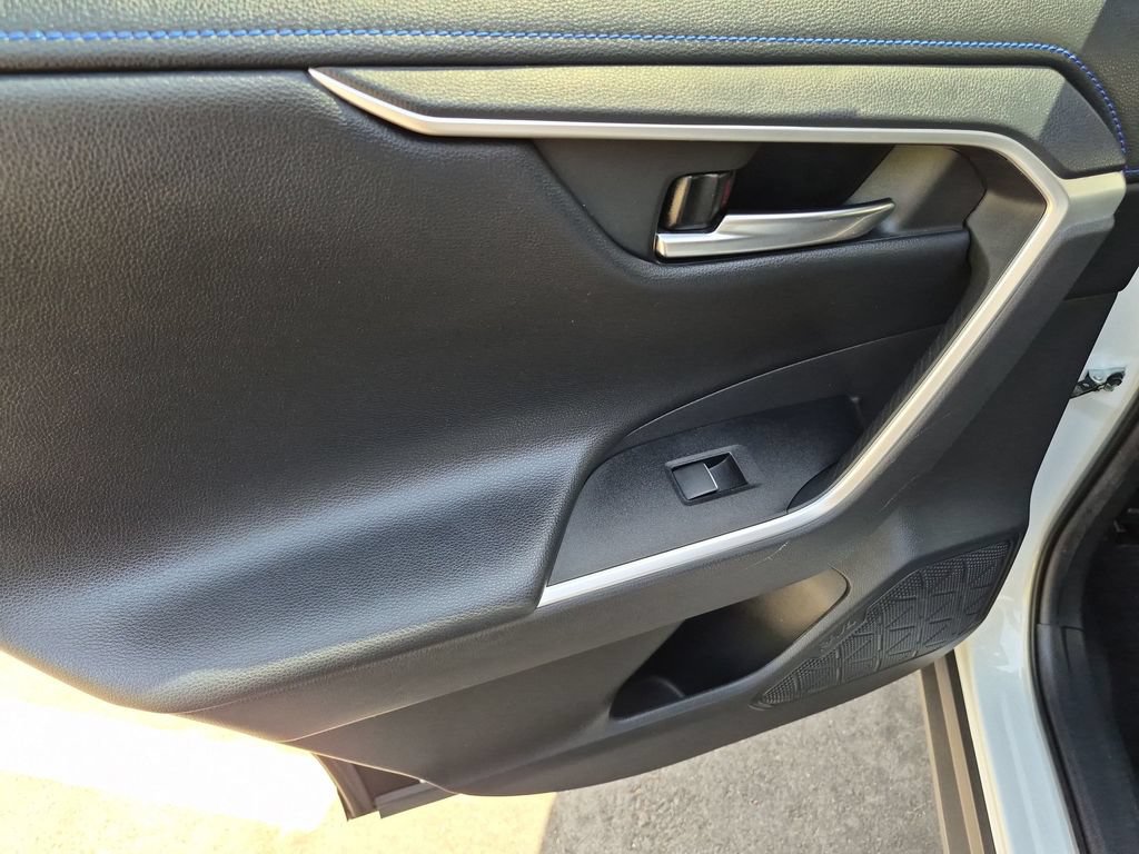 Used 2020 Toyota RAV4 XSE w/ Carpet Mat Package AWD/4WD image 15