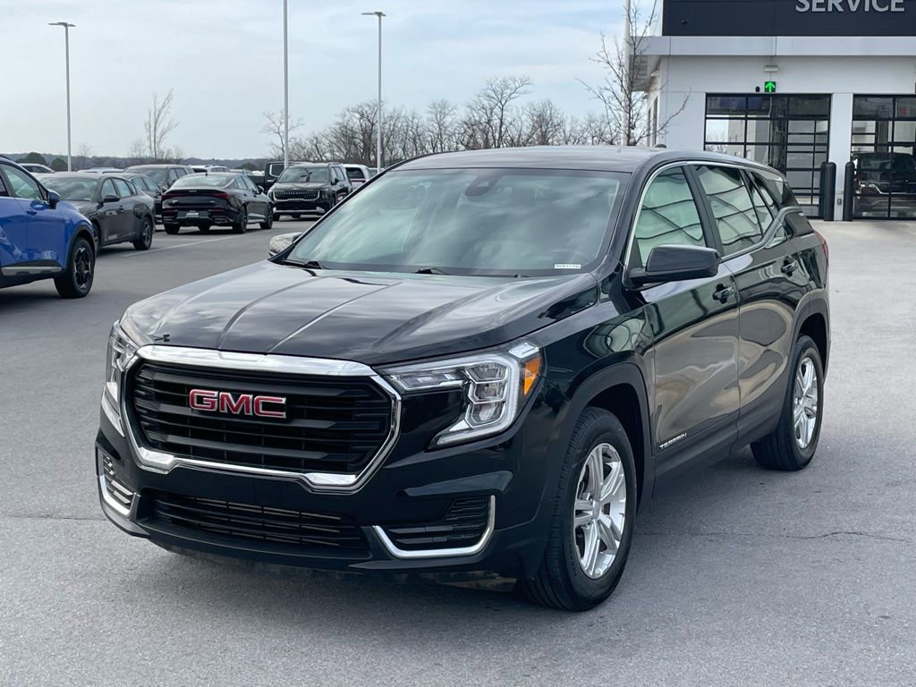 Used 2024 GMC Terrain SLE FWD image 3